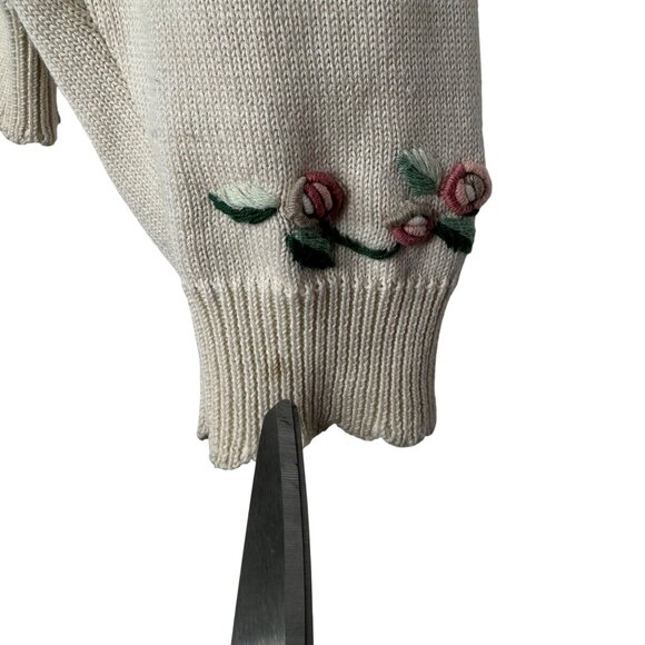VTG Petite Sophisticate Grandmacore Cottagecore 3D‎ Floral Embroidered Cardigan - Picture 10 of 13
